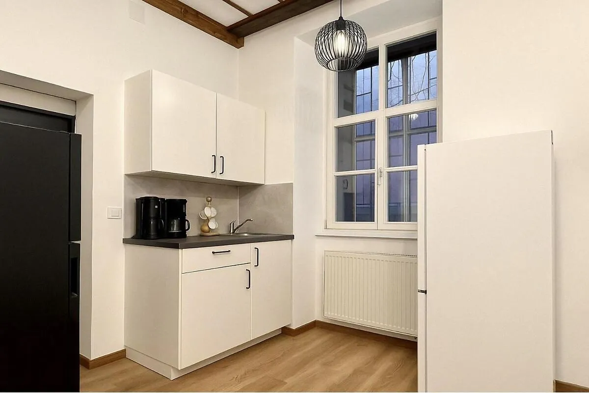 Modern Central Schönbrunn Apartment with Garden 비엔나