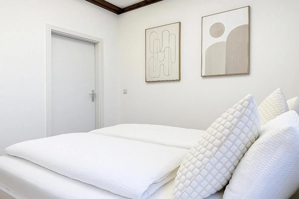 Modern Central Schönbrunn Apartment with Garden 비엔나