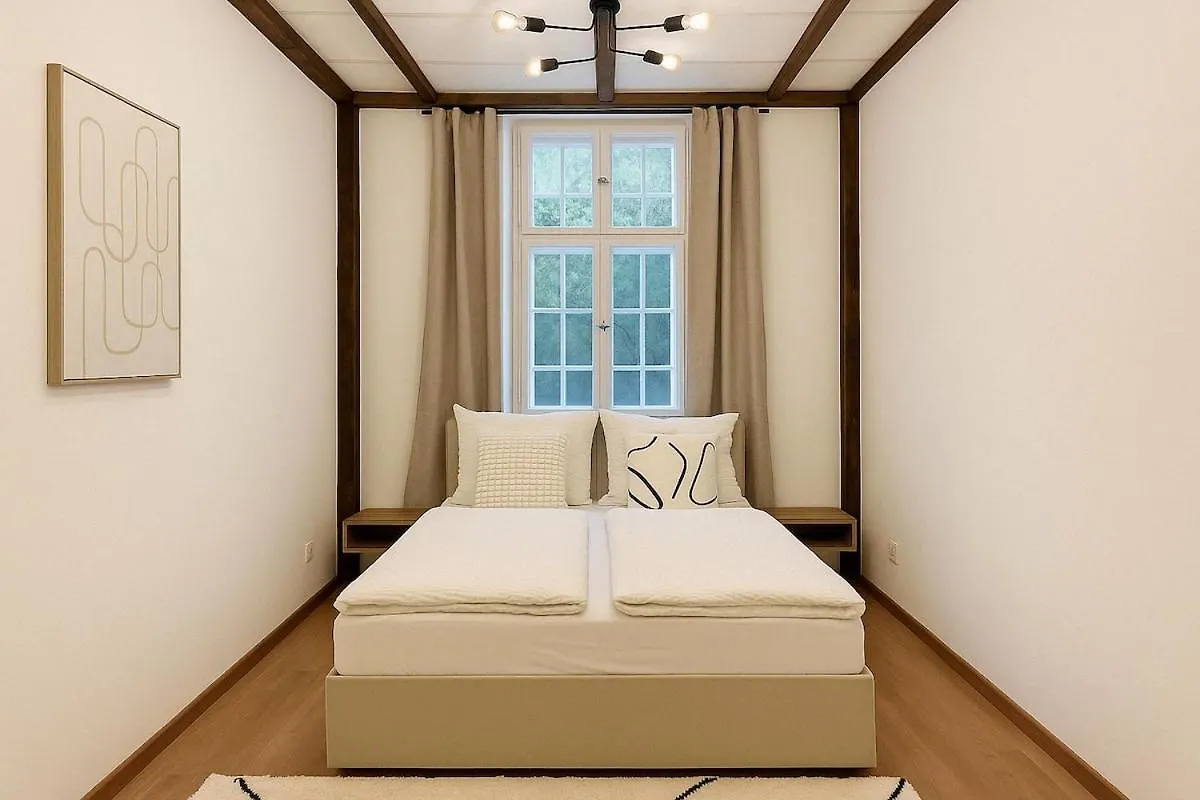 Modern Central Schönbrunn Apartment with Garden 비엔나 0*,  오스트리아