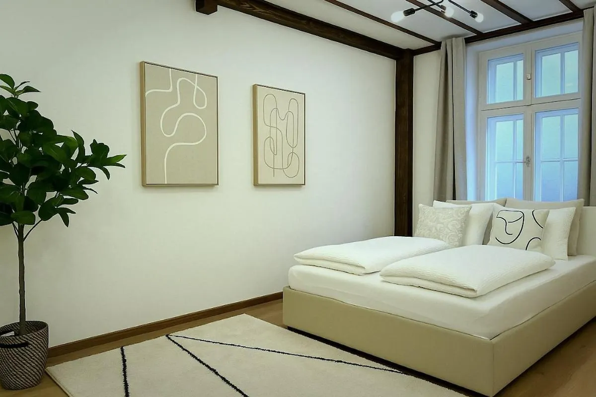 Modern Central Schönbrunn Apartment with Garden 비엔나